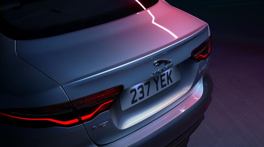 Детали экстерьера Jaguar XE D180 HSE 2019 года  (WW) (фото 6 из 28)